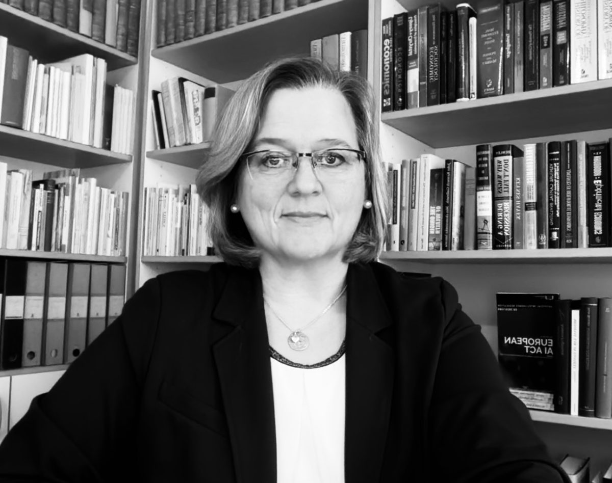 Valérie M. Saintot
